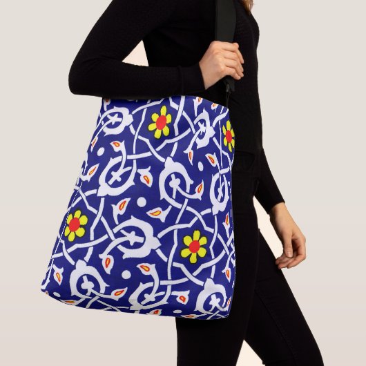 abstracte afdrukken van bloemen en knopen crossbody tas (Dichtbij)
