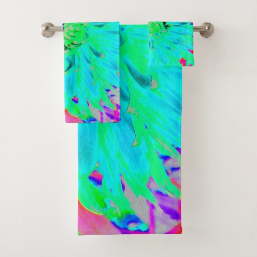 Abstracte Aqua Decoratief Dahlia Flower Bad Handdoek (Insitu)