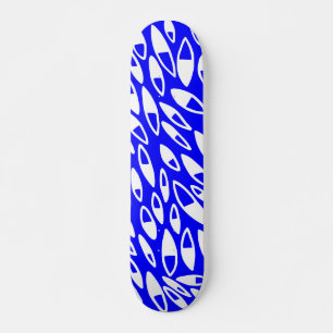 Abstracte benzine - wit op blauw skateboard