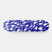 Abstracte benzine - wit op Dk Blue Persoonlijk Skateboard (Horizontaal)