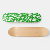 Abstracte benzine - wit op Dk Green Skateboard (Horizontaal)