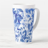 Abstracte blauw en witte bladeren latte mok (Rechterhoek)