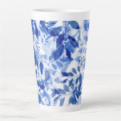 Abstracte blauw en witte bladeren latte mok (Voorkant)