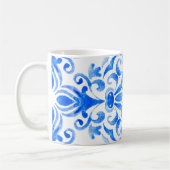 Abstracte blauwe en witte, met de hand getekende t koffiemok (Links)