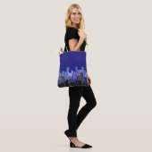 Abstracte Blauwe Stadssilhouet Kunst Tote Bag (Op model)