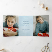 Abstracte Blauwe Swash, Moderne Typografie & Foto Drieluik Wenskaart (Binnen)