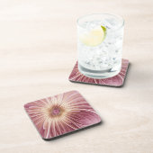 Abstracte bloeiende fractale kunst en schaduwen va bier onderzetter (Rechterzijde)