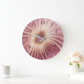 Abstracte bloeiende fractale kunst en schaduwen va grote klok (Huis)