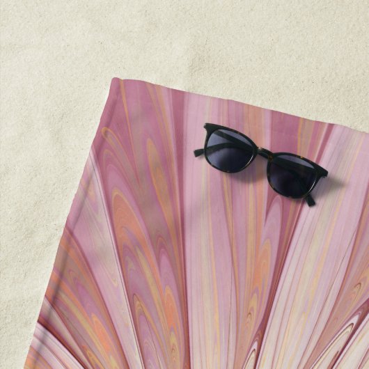 Abstracte bloeiende fractale kunst en schaduwen va strandlaken (In situ)