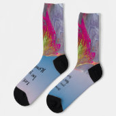 Abstracte bloem in felle kleuren met bericht op 2 sokken (Links)