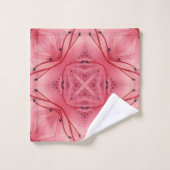 Abstracte bloemblaadjes in zacht koraal roze bad handdoek (Wasdoekje)