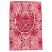 Abstracte bloemblaadjes in zacht koraal roze medium cadeauzakje (Voorkant)