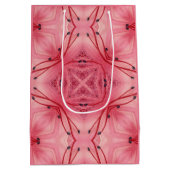 Abstracte bloemblaadjes in zacht koraal roze medium cadeauzakje (Achterkant)