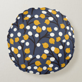 Abstracte bloemen en bladeren rond kussen