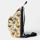 Abstracte bloemenneutrale aardetinten Naam Monogra Sling Bag (Rechts)