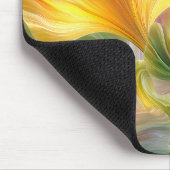 Abstracte bloemkunst met gele bloemblaadjes muismat (Hoek)