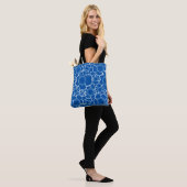 Abstracte bloemmatrix (koningsblauw) fijne kunst tote bag (Op model)