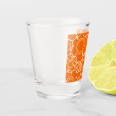 ABSTRACTE BLOEMMOTIEF IN ORANJE SHOT GLAS (Links)
