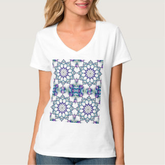 Abstracte bloemontwerp op t-shirt