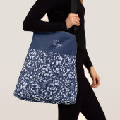 Abstracte bloemsierkunst laat achtergrond achter crossbody tas (Dichtbij)