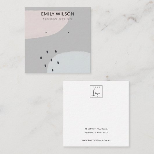 ABSTRACTE BLUSH DUSKY BLUE STUD EARRING DISPLAY SQ VIERKANTE VISITEKAARTJE (Voorkant / Achterkant)