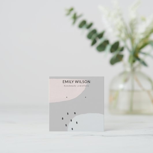 ABSTRACTE BLUSH DUSKY BLUE STUD EARRING DISPLAY SQ VIERKANTE VISITEKAARTJE (Staand voorkant)