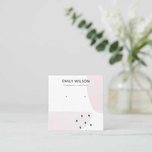 ABSTRACTE BLUSH DUSKY PINK STUD EARRING DISPLAY  VIERKANTE VISITEKAARTJE (Staand voorkant)