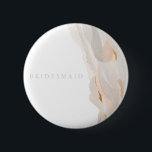 Abstracte Bridesmaïde Button<br><div class="desc">Dit tijdloze romantische ontwerp biedt een bloemenboeket met zachte kleuren en botanische accenten. Alle aspecten van dit ontwerp kunnen worden uitgegeven (doopvont,  tekstgrootte,  of bloemaccenten bewogen/verwijderd) om uw behoeften te passen. Neem contact met mij op als u hulp nodig hebt bij dit ontwerp</div>