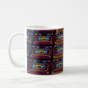 Abstracte cassettebandneonretro-muziek van backgro koffiemok