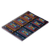 Abstracte cassettebandneonretro-muziek van backgro notitieboek (Linkerzijde)