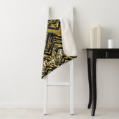 Abstracte Chevron Gold en zwarte persoonlijke naam Sherpa Deken (In situ)