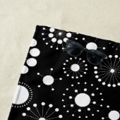 Abstracte cirkels zwart-wit strandlaken (In situ)