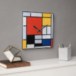Abstracte compositie van Piet Mondriaan Vierkante Klok<br><div class="desc">Compositie met Large Red Plane, Yellow, Black, Grey, and Blue (1921) van Piet Mondriaan is een abstracte kunstcompositie die asymmetrisch is met één groot overheersend kleurblok, rood, dat in evenwicht wordt gebracht door de verdeling van kleinere blokjes geel, blauwachtig grijs en wit. De compositie heeft dikke, zwarte horizontale en verticale...</div>