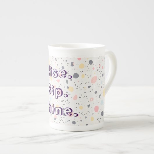 Abstracte Confetti Mok – Modern Patroon met Veel E (Voorkant rechts)