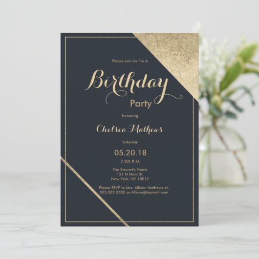 Abstracte donkerblauwe gouden geometrische verjaar kaart (Staand voorkant)