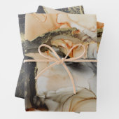 Abstracte donkere zwarte goudkleurige zwarte-alcoh inpakpapier vel (In situ)