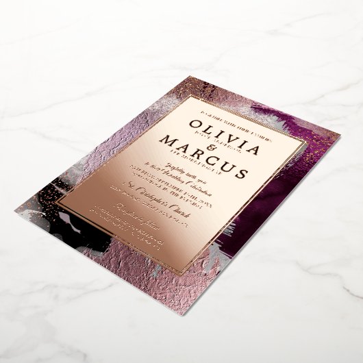 Abstracte Elegant Gold Cassis Plum Bruskes Folie Uitnodiging (Gedraaid)