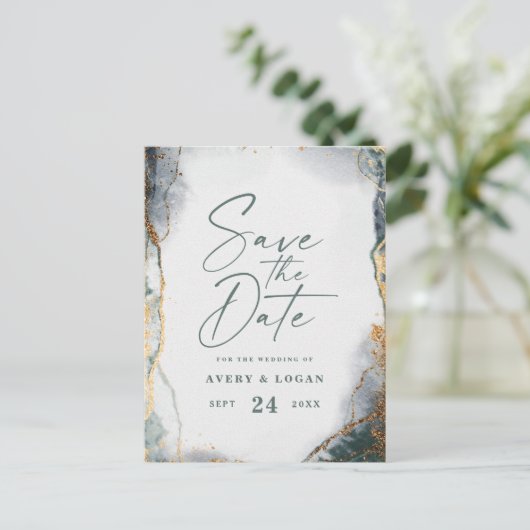 Abstracte etherische groene gouden bruiloft save t aankondigingskaart (Staand voorkant)