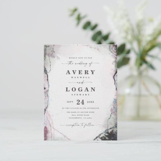 Abstracte etherische Lila Paarse bruiloft uitnodig Aankondigingskaart (Staand voorkant)