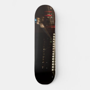 abstracte foto, hoog gebouw persoonlijk skateboard
