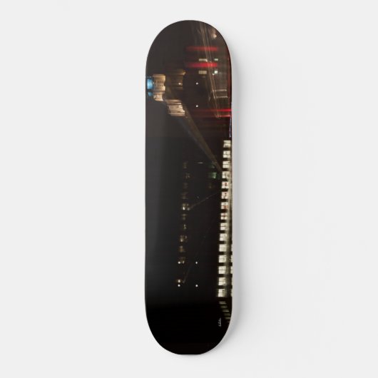 abstracte foto, hoog gebouw persoonlijk skateboard (Voorkant)