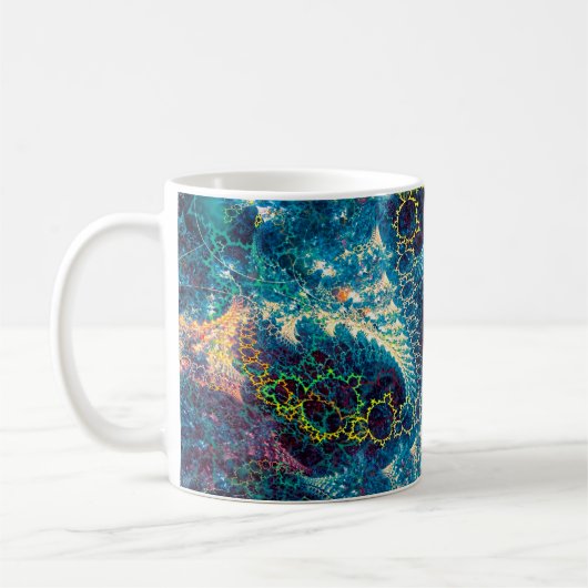 Abstracte fractale achtergrond - computergegeneree koffiemok (Links)