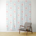 Abstracte geometrie, blauw, roze en gebroken wit wandkleed<br><div class="desc">Eenvoudig geometrisch patroon in niet-wit en blauwdruk</div>