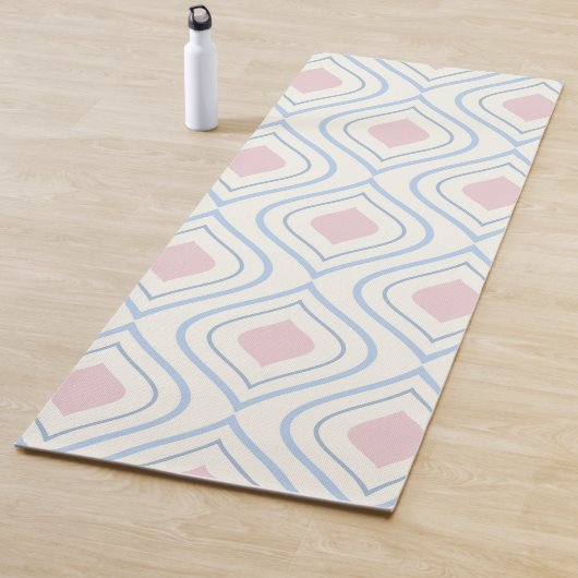 Abstracte geometrie, blauw, roze en gebroken wit yogamat (In situ)