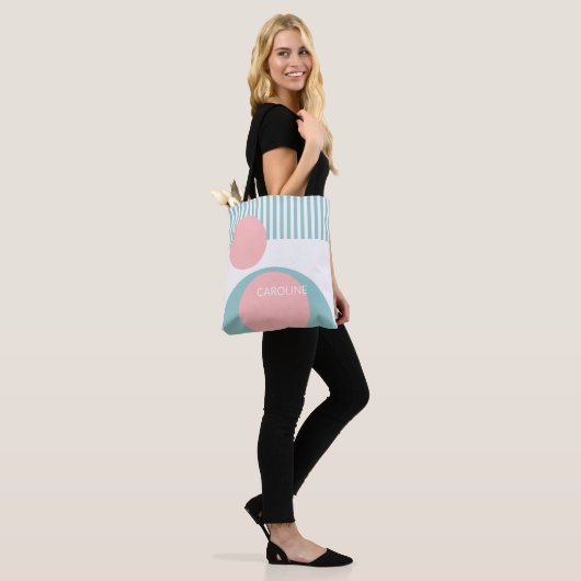 Abstracte geometrische cirkels met stripespatroon tote bag (Op model)