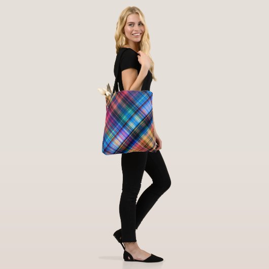 abstracte geometrische diagonale diagonaal regenbo tote bag (Op model)
