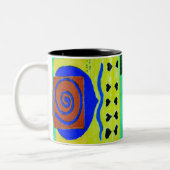 Abstracte geometrische heldere blauwe vormen tweekleurige koffiemok (Links)