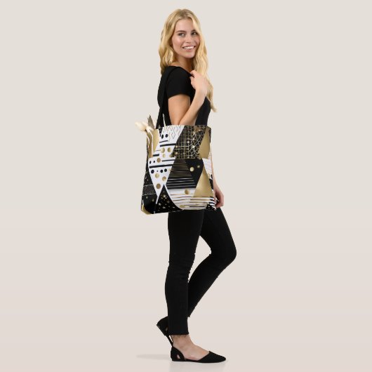 abstracte gouden en zwarte driehoeken canvas tas (Op model)