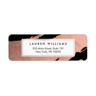 Abstracte goudpenseelstreken van Roos op zwart Etiket