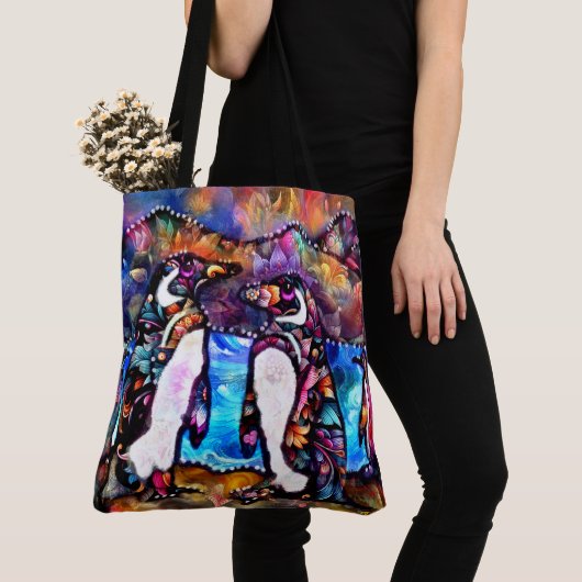 Abstracte grillige pinguïn familie bloemig kleurri tote bag (Dichtbij)